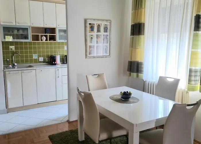 123 Apartment 60M2 With Garage